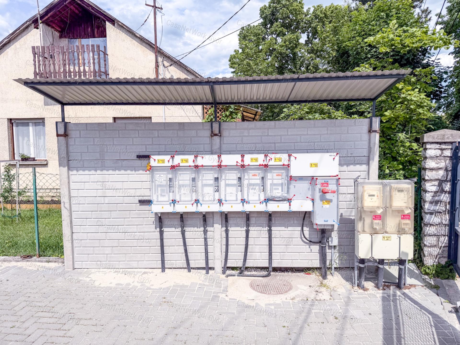 ELADÓ teljesen felújított Lakás, medencés társasházban Balatonfüreden!