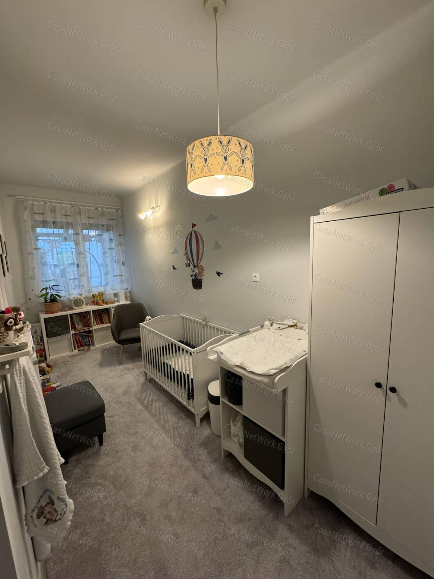 Modern, energiatakarékos családi otthon Győr-Sziget egyik legkedveltebb részén – vízpart és egyetem közelében!