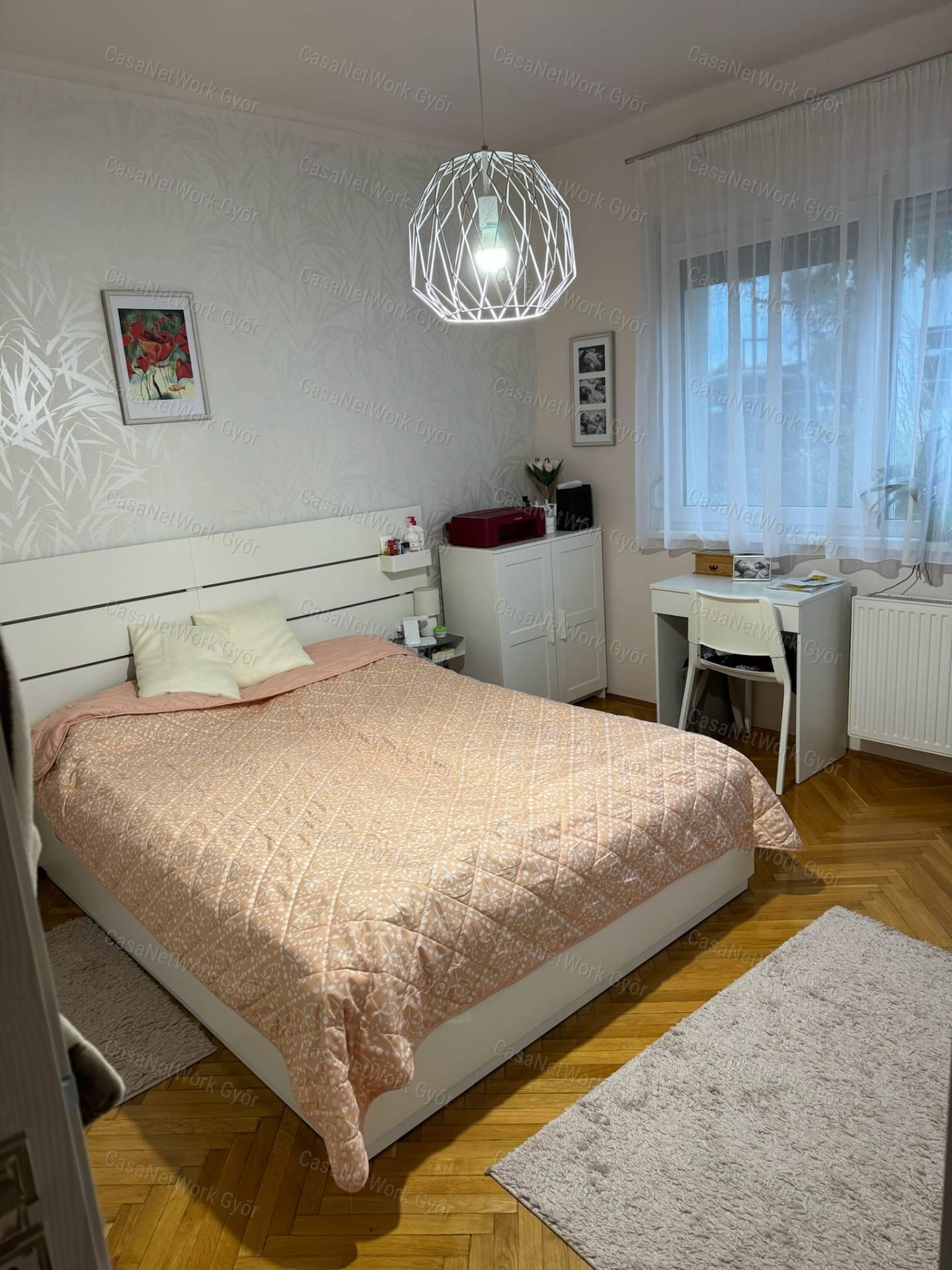 Modern, energiatakarékos családi otthon Győr-Sziget egyik legkedveltebb részén – vízpart és egyetem közelében!
