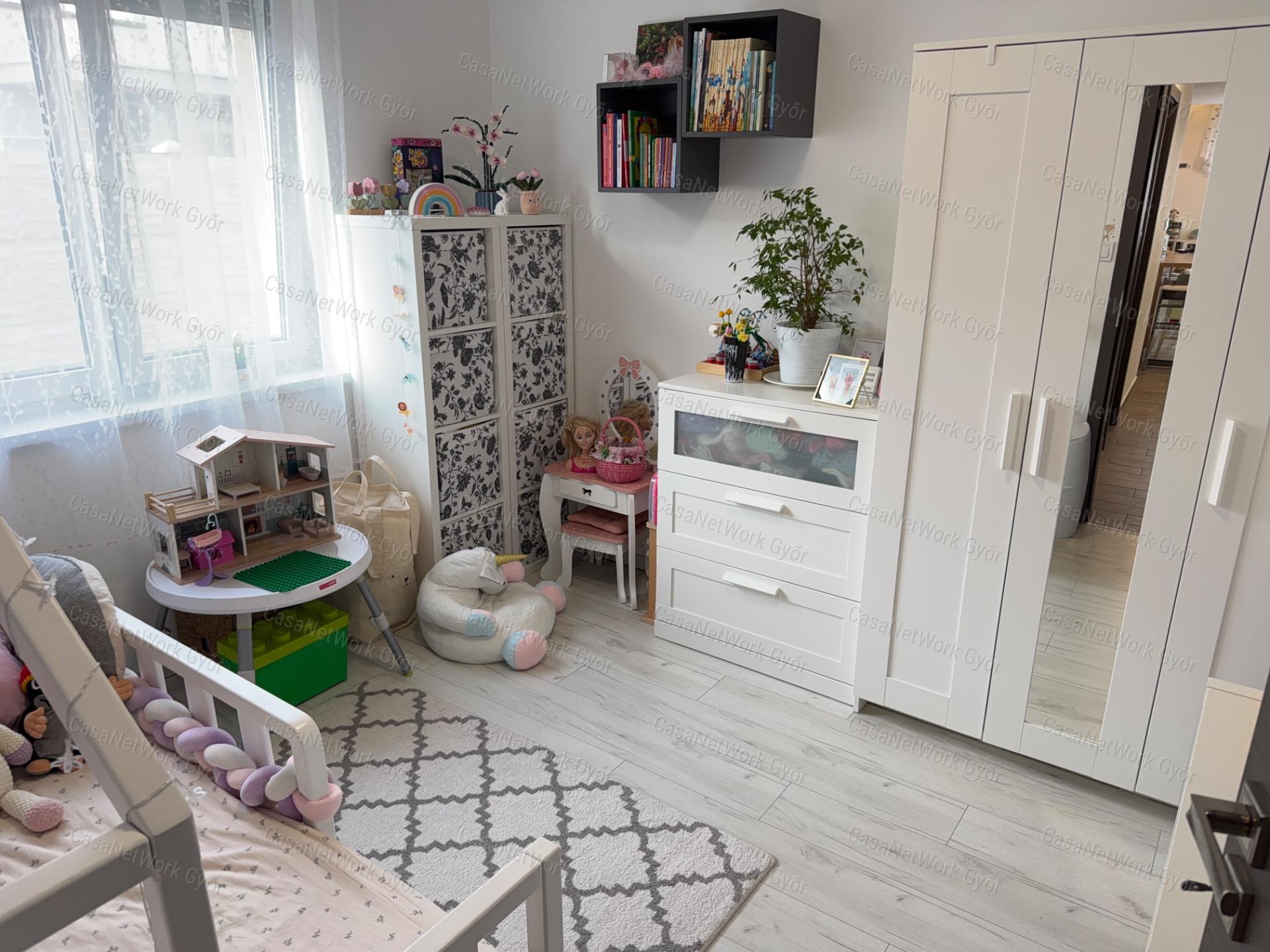 Kertkapcsolatos, kéthálós lakás 18 m²-es terasszal és saját garázzsal Lébényben