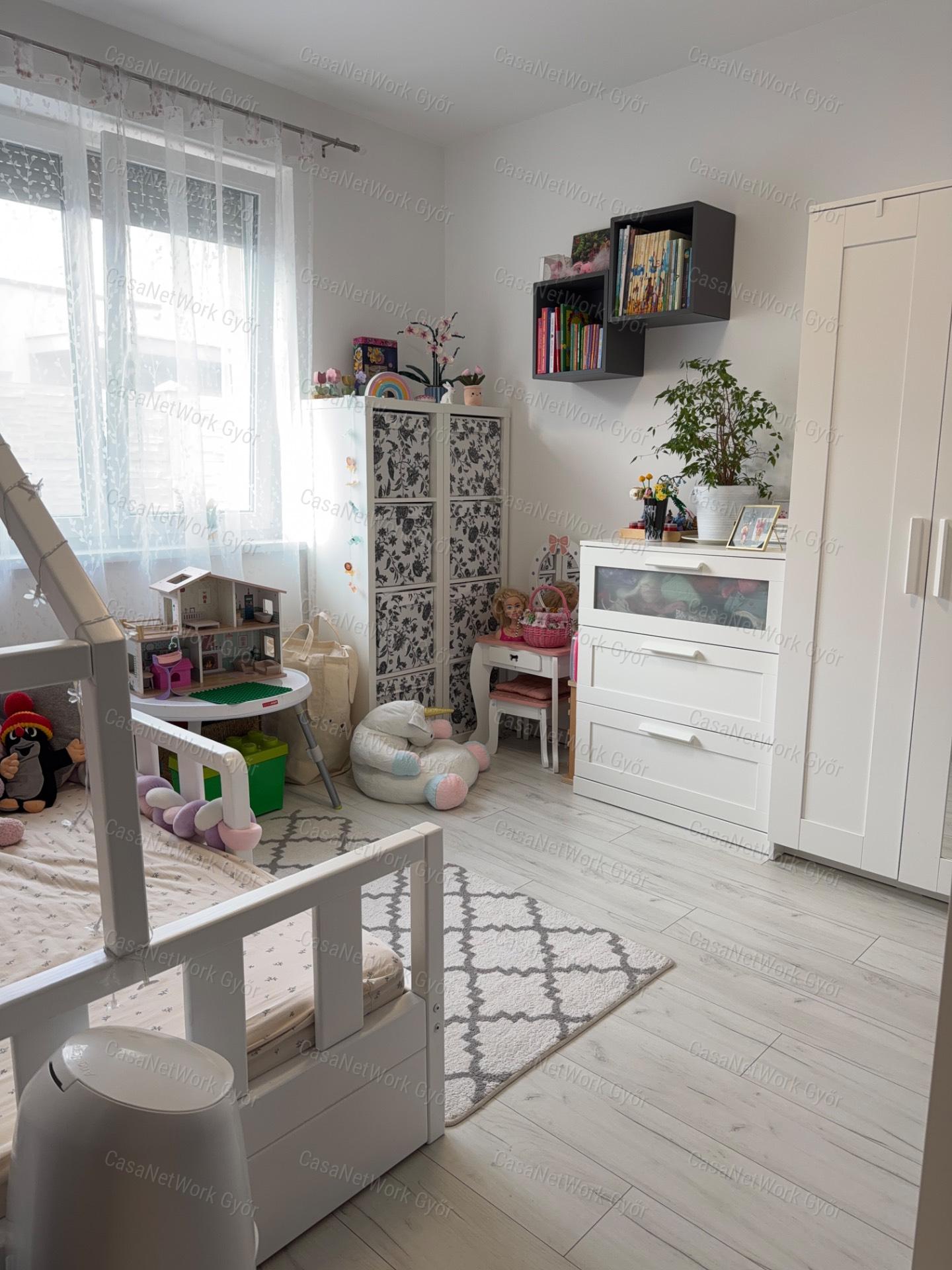 Kertkapcsolatos, kéthálós lakás 18 m²-es terasszal és saját garázzsal Lébényben