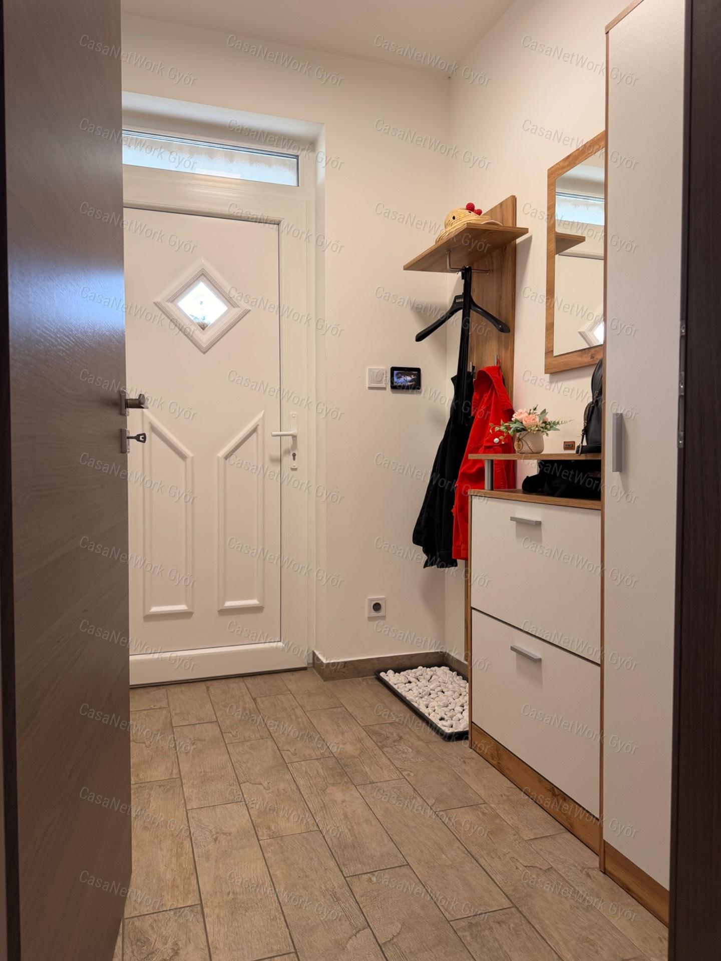 Kertkapcsolatos, kéthálós lakás 18 m²-es terasszal és saját garázzsal Lébényben