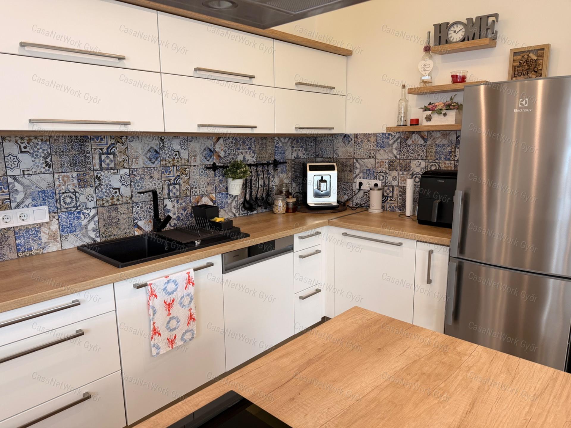Kertkapcsolatos, kéthálós lakás 18 m²-es terasszal és saját garázzsal Lébényben