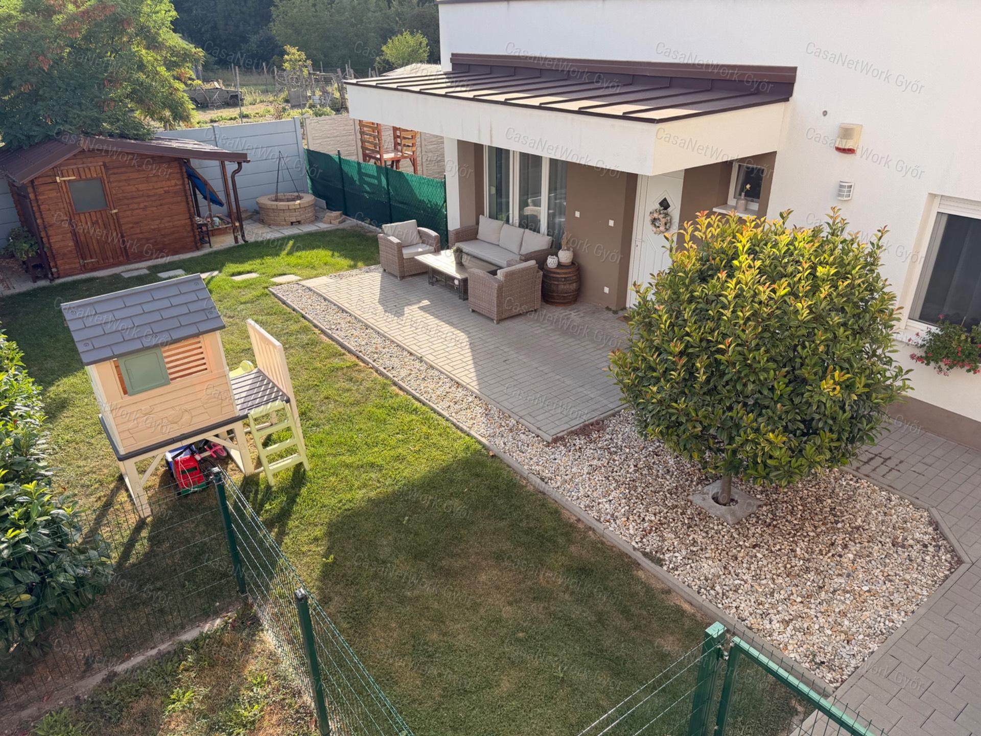 Kertkapcsolatos, kéthálós lakás 18 m²-es terasszal és saját garázzsal Lébényben