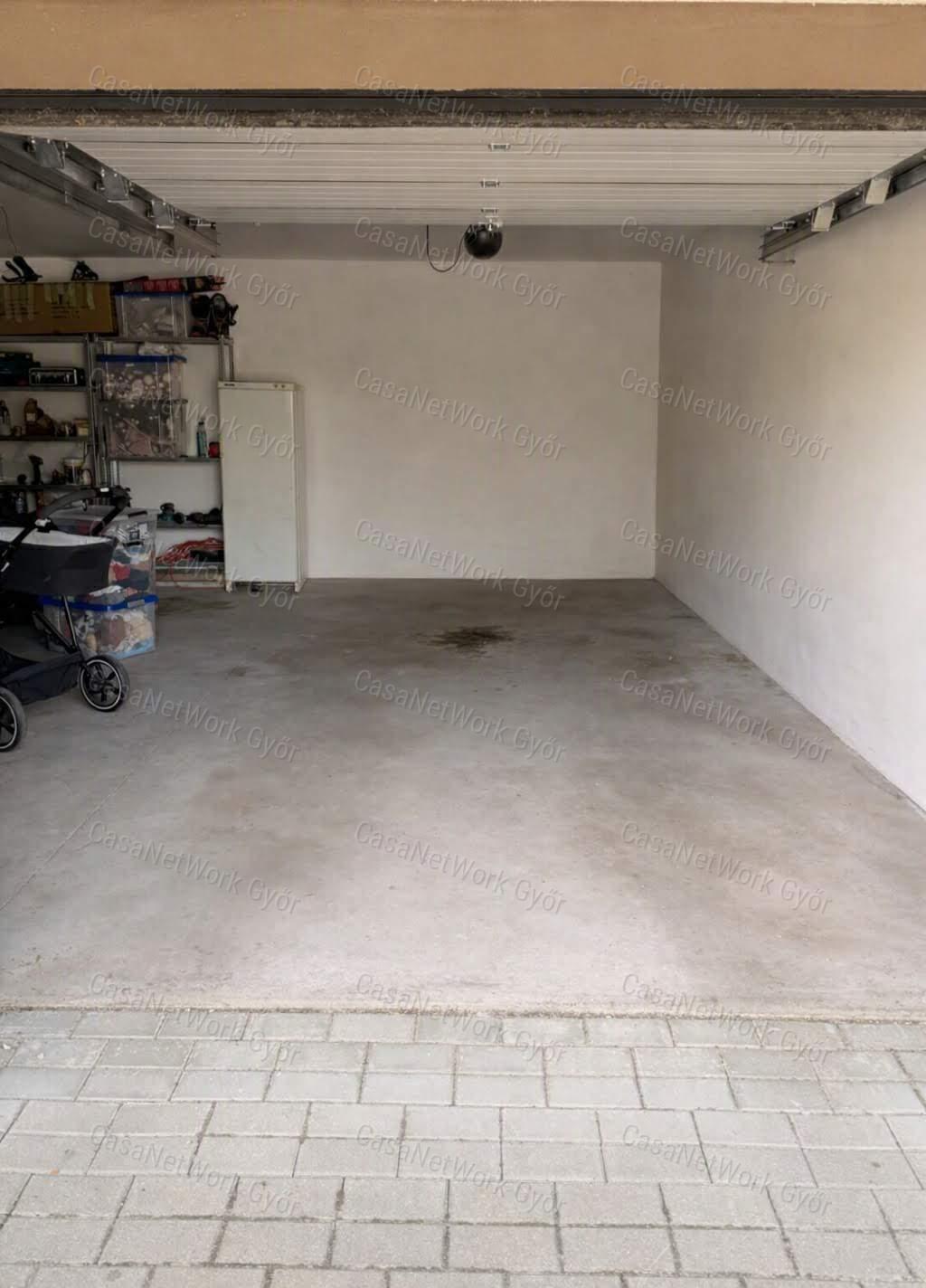 Kertkapcsolatos, kéthálós lakás 18 m²-es terasszal és saját garázzsal Lébényben