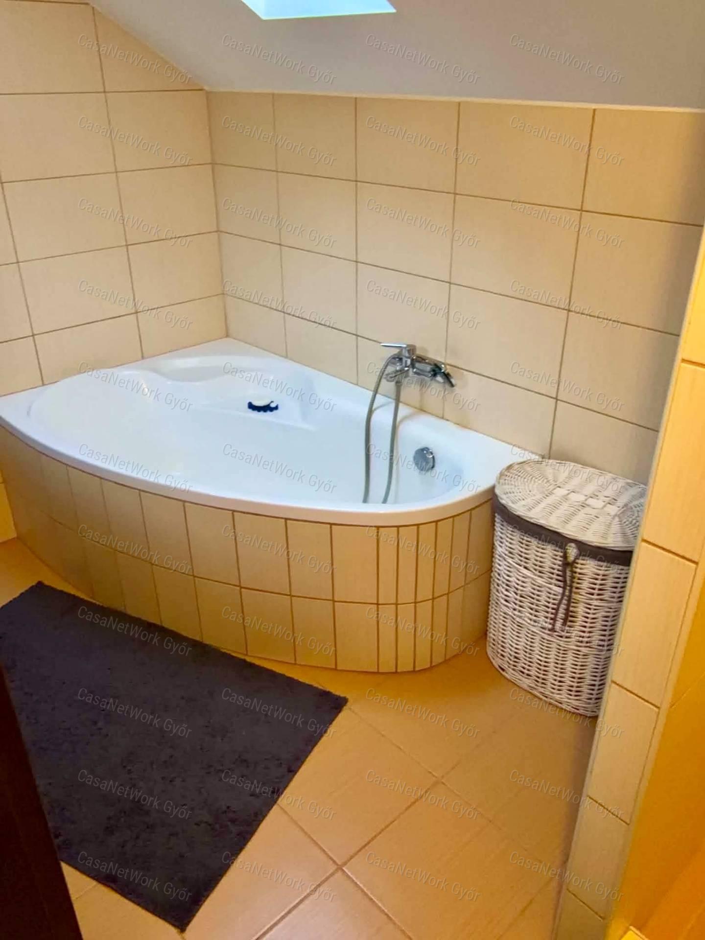 Lakás kertkapcsolattal